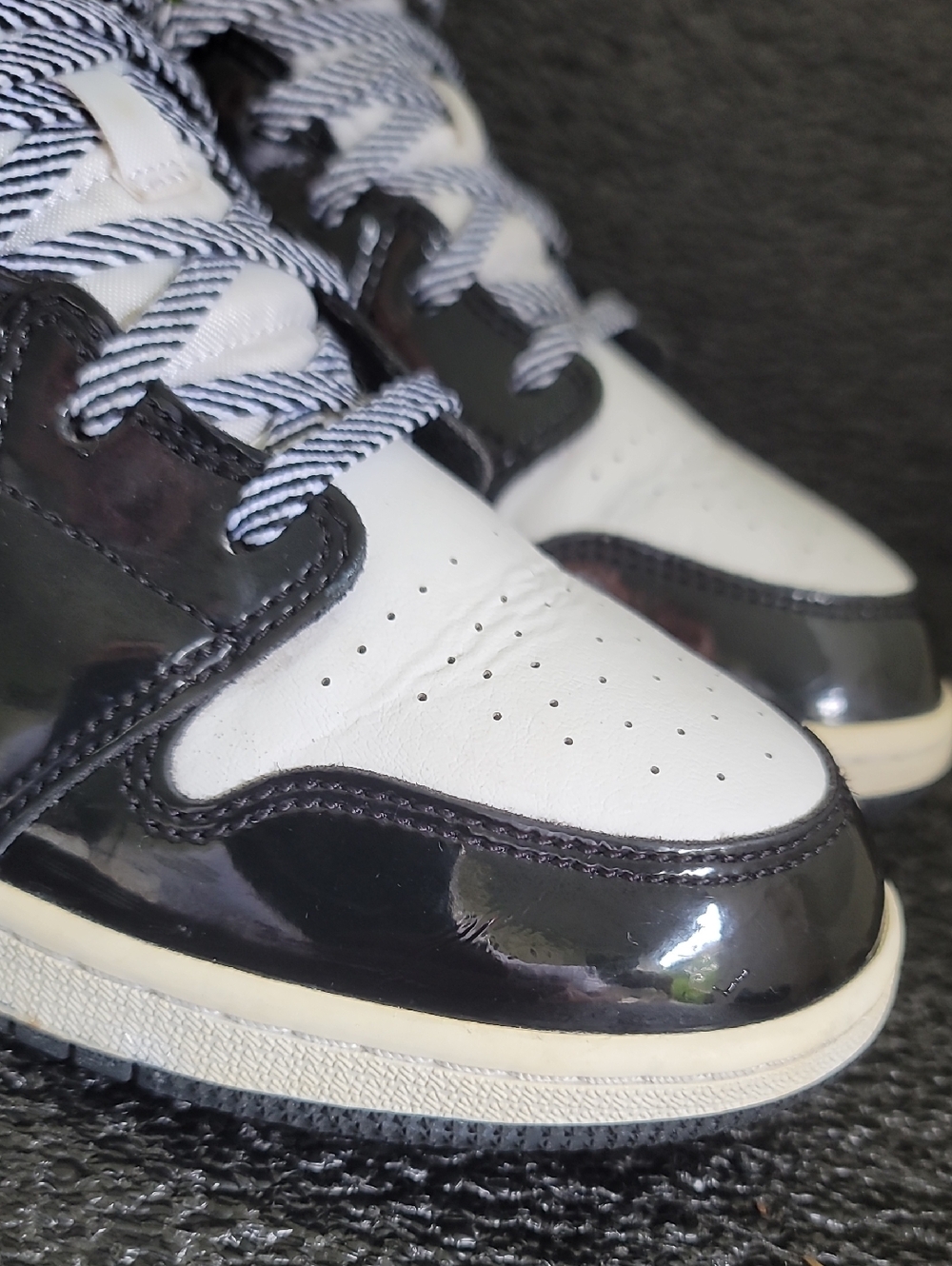 Nike Air Jordan 1 Mid (special edition) "Cyber Active Vibrant Pink" Wmns 8 - Picture 12 of 16